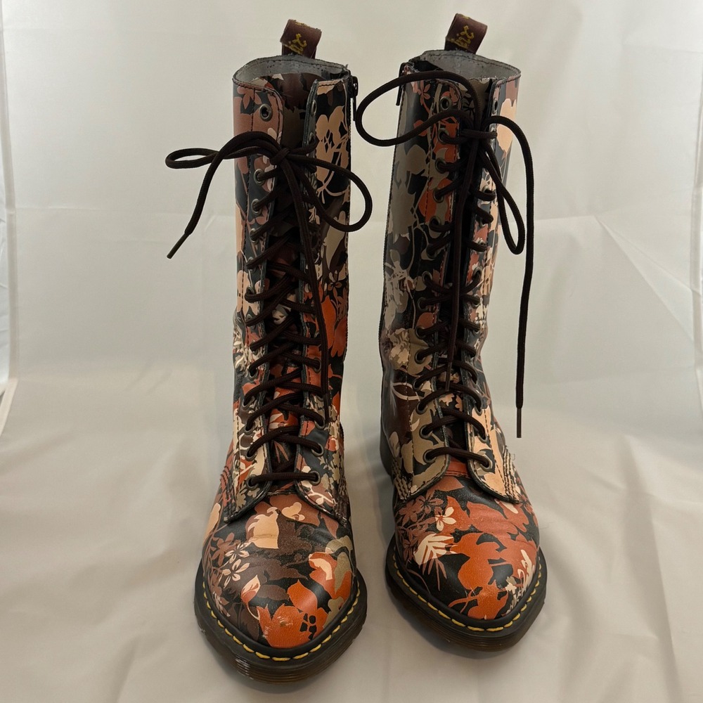 DISCONTINUED Dr. Martens Cerys 14Eye Floral Leather Boot Pointed Toe RARE US L 9 - Picture 2 of 14